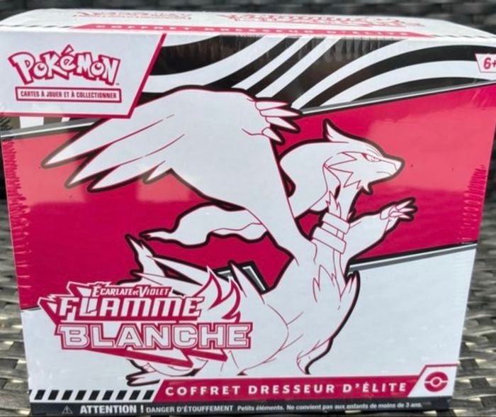 ETB coffret Pokémon Flamme blanche neuf