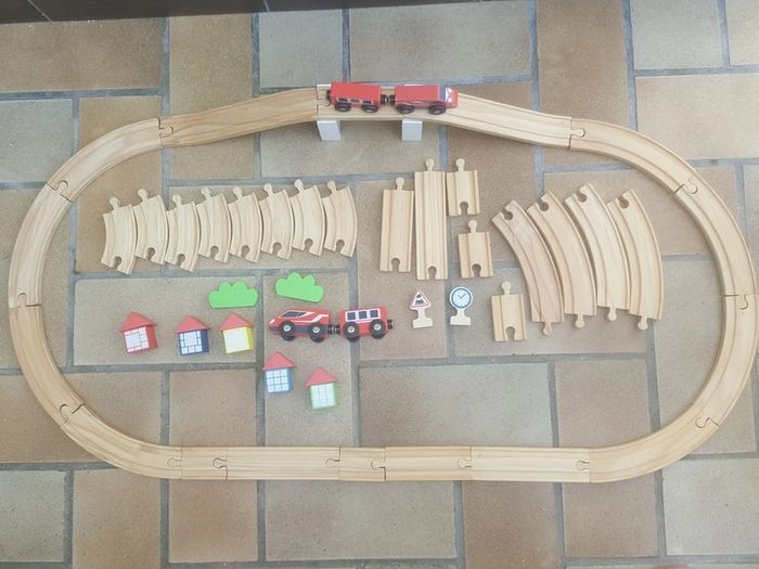 Circuit train en bois 53 pièces