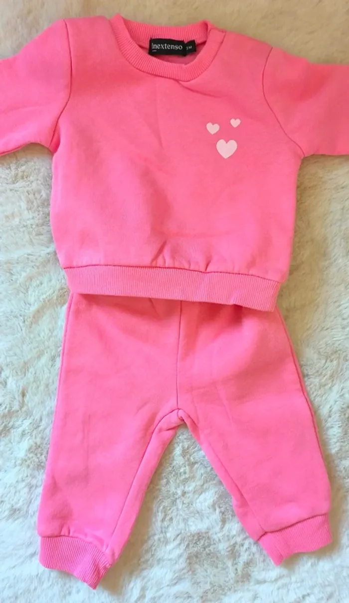 Ensemble jogging neuf