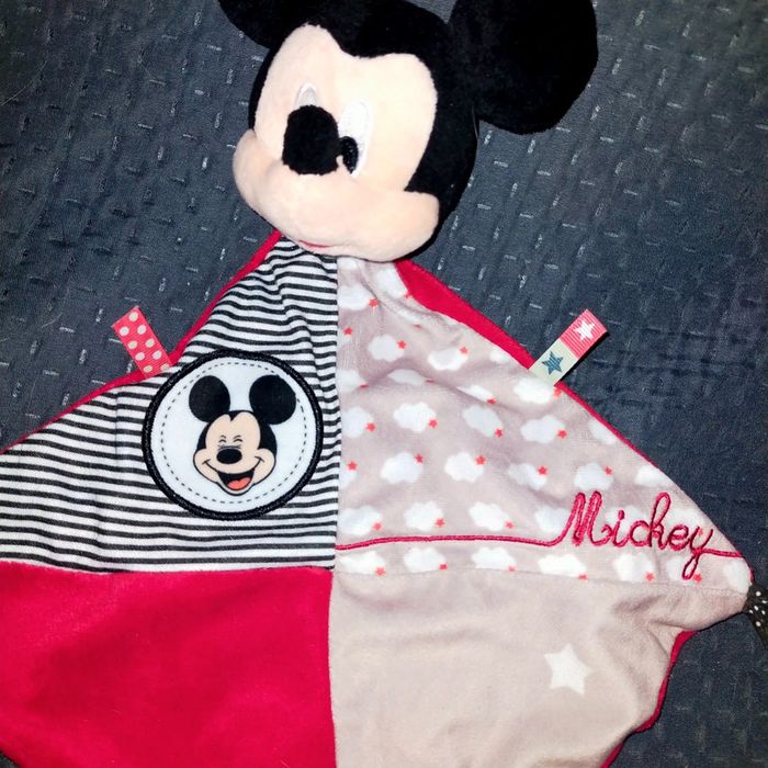 Doudou Mickey en losange rouge, gris, noir, blanc Disney - photo numéro 2