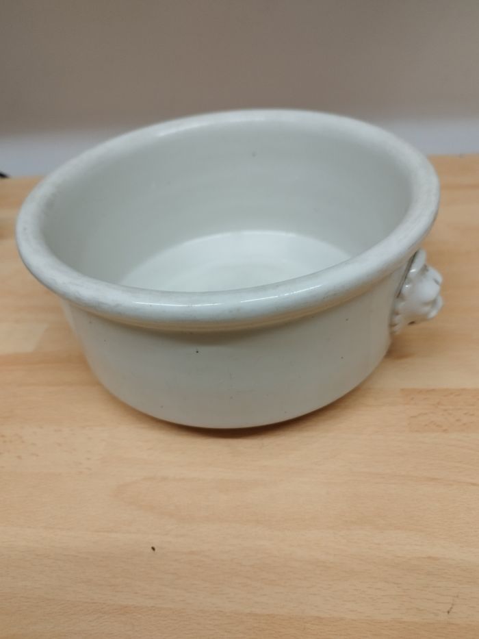 Cache pot en porcelaine
Dimension diamètre 22 cm x hauteur 10,5 cm - photo numéro 5
