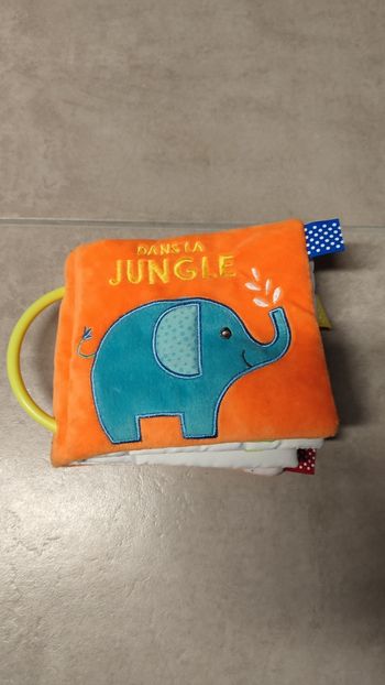 Livre en tissu bébé