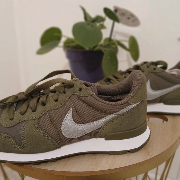 Baskets Nike Internationalist kaki taille 37.5