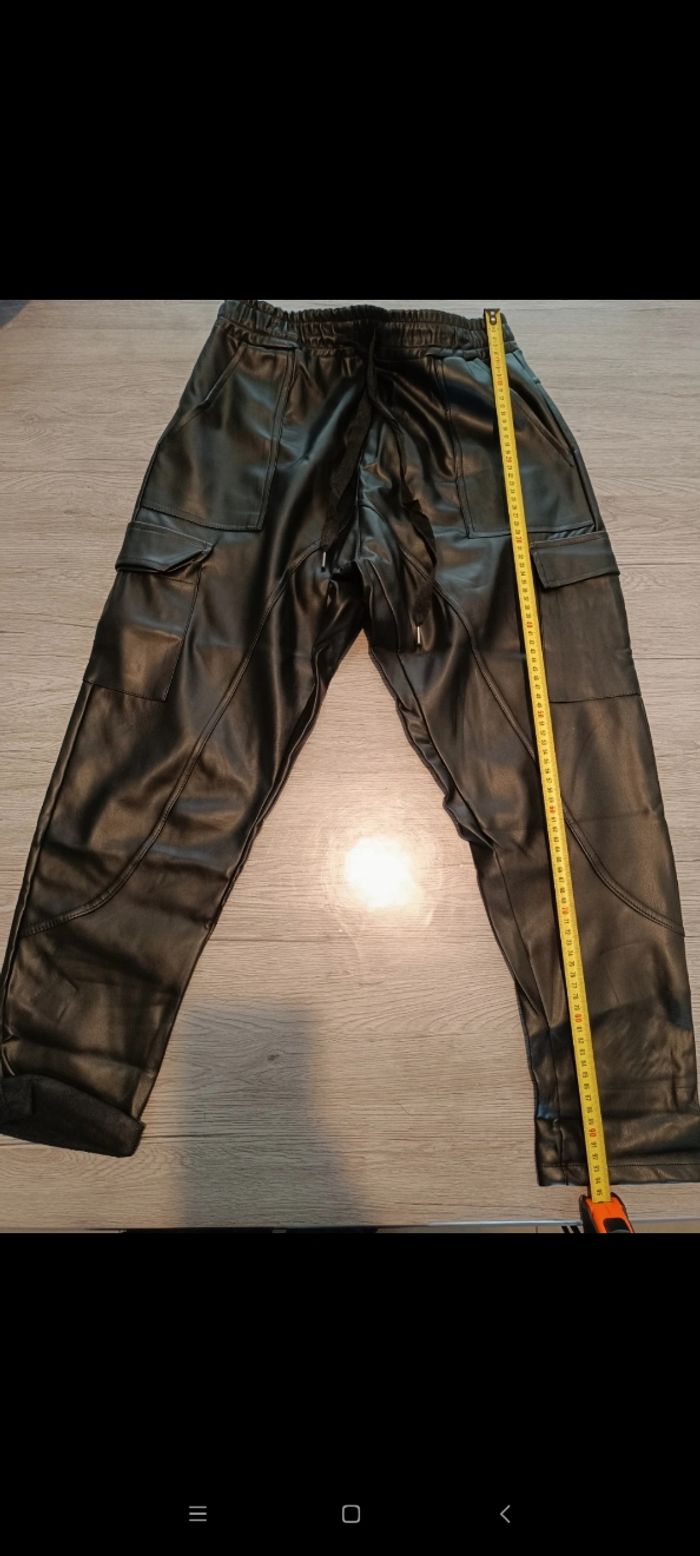 Pantalon imitation cuir neuf - photo numéro 2