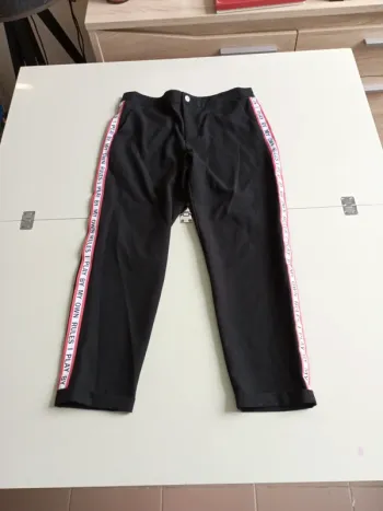 Pantalon noir Jennyfer taille 38 jamais porté