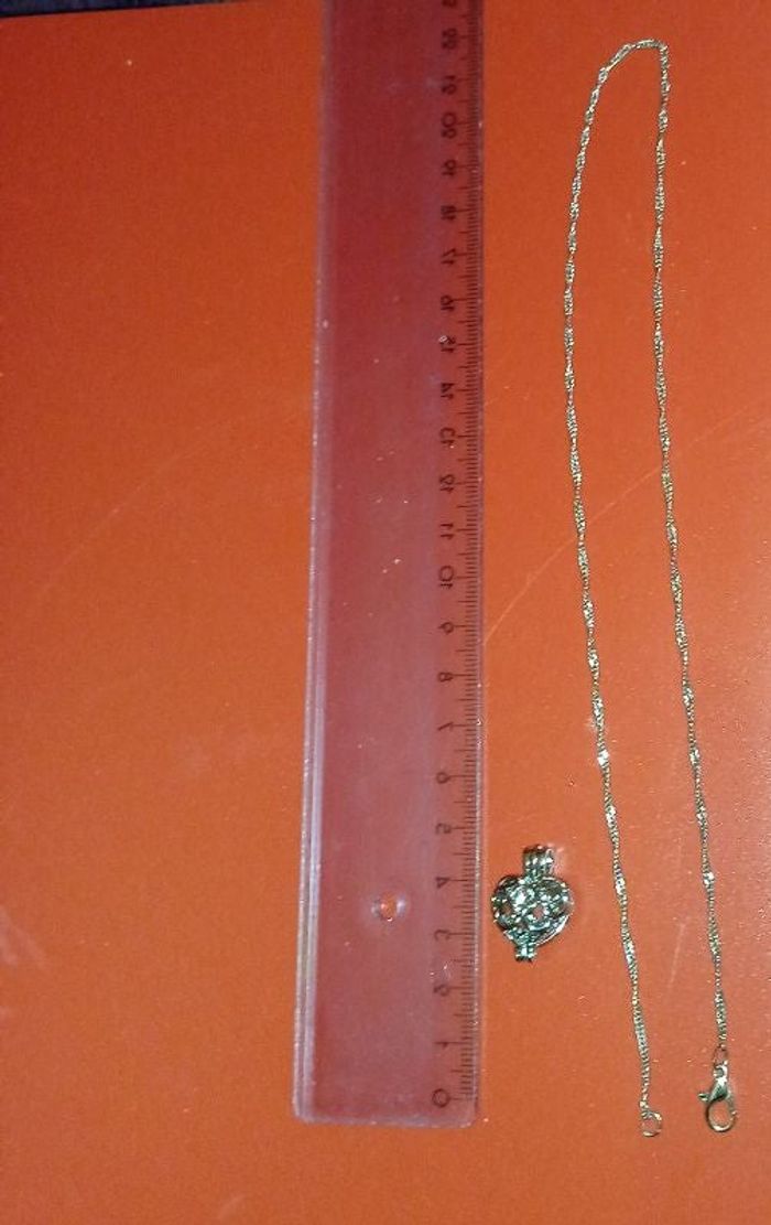 Chaine argentée maille torsadée pendentif coeur ajouré qui s'ouvre