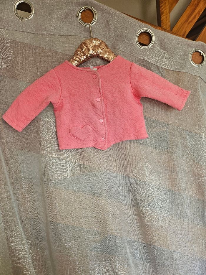 Petit gilet pour bébé fille - photo numéro 2