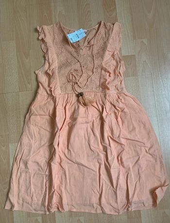 Robe volantée neuve