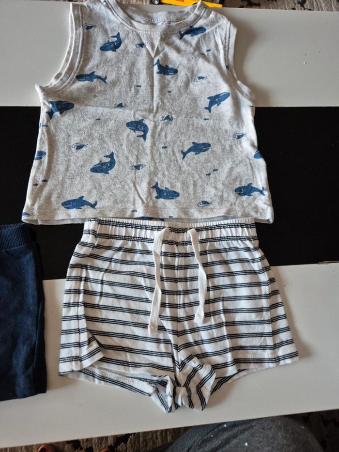 Lot 2 shorts et débardeur