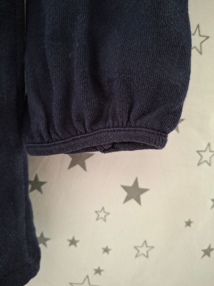 Robe courte bleu marine et col blanc 12 ans Zara
2 poches devant et bouton au niveau des manches 
Très bon état ni trous ni tache - photo numéro 5