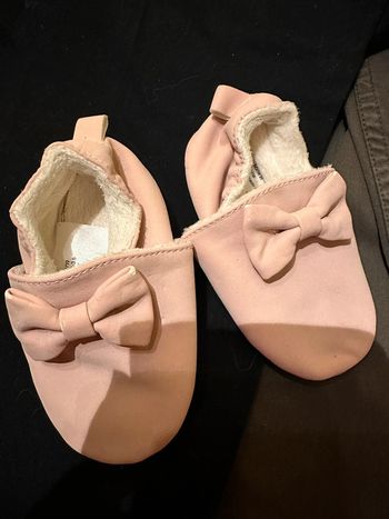 Chaussons neufs chauds 18/19