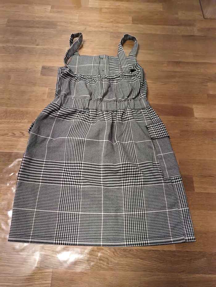 Robe fille 8-9 ans effet rétro très bon état , 134 cm
C&A - photo numéro 4
