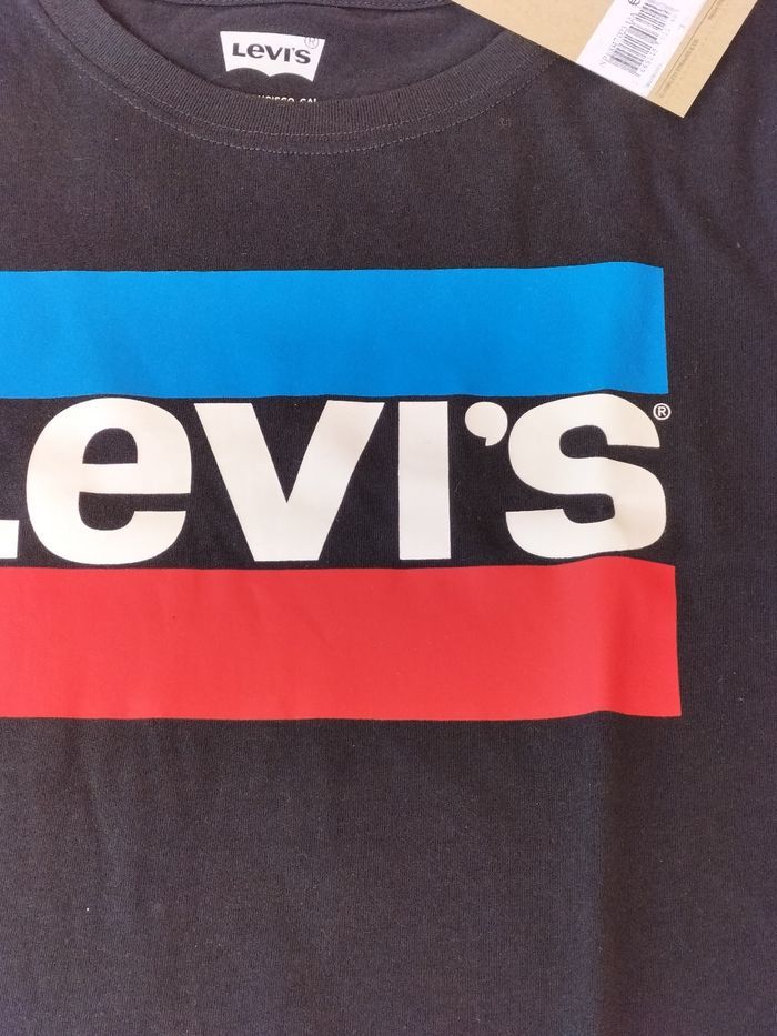 T.shirt noir 12 ans Levi's neuf - photo numéro 3