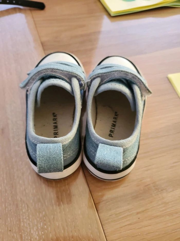 Baskets a scratch primark Taille 22 - photo numéro 4