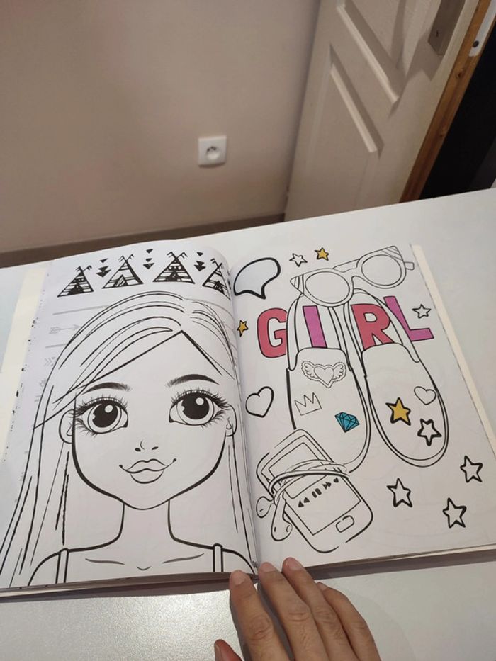 Lot livre coloriage et tampon - photo numéro 2