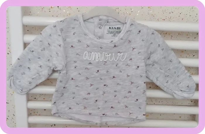 Sweat gris motif fleur multicolore Kiabi Taille 3 mois - photo numéro 2