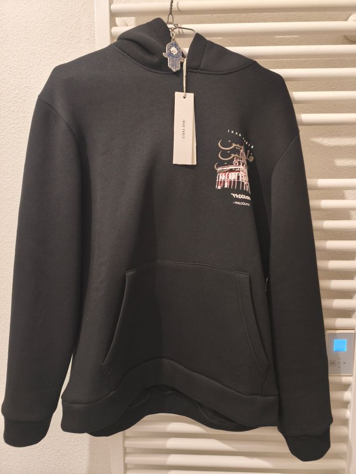 Pull à Capuche Malcom X Neuf Aucun Défaut Aucune Tâche État Parfait Médaillon De La Main De Fatma Compris - photo numéro 3