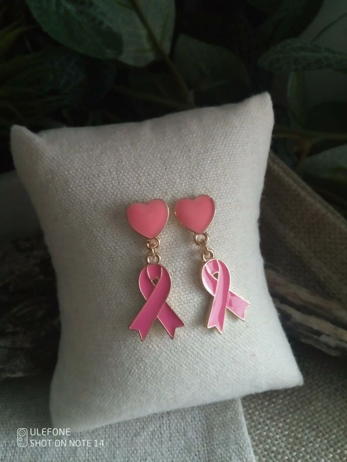 Boucles d'oreilles coeurs et rubans roses