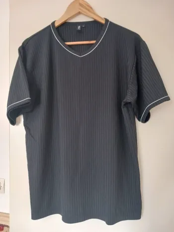 Tee shirt
