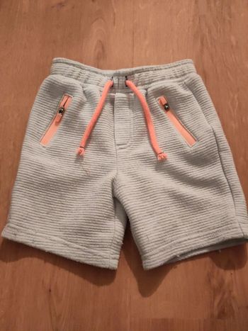 Short 3 ans