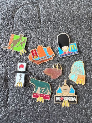 Lot 8 pin’s Mac donalds