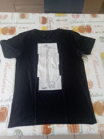 Tee shirt noir manches courtes Fair wear fondation taille M 2€ neuf 