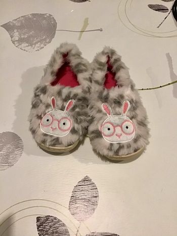 Paire de chaussons fille taille 30 blanc et gris et rose