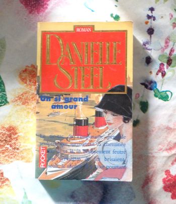 UN SI GRAND AMOUR de Danielle STEEL Ed. Pocket 