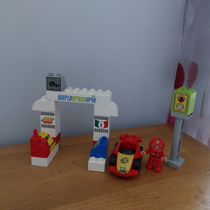 Lego Duplo - Thème : course automobile
