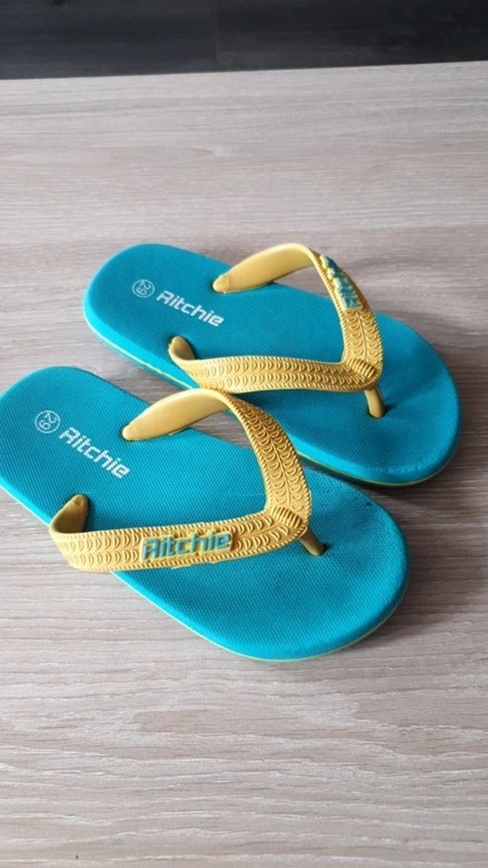 claquettes bleu turquoise et jaune Ritchie