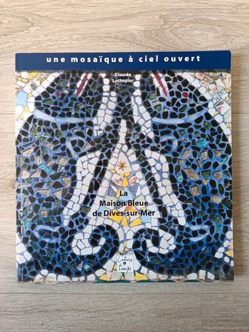 Une mosaïque à ciel ouvert - La maison bleue de Dives-sur-Mer Claude Lechopier