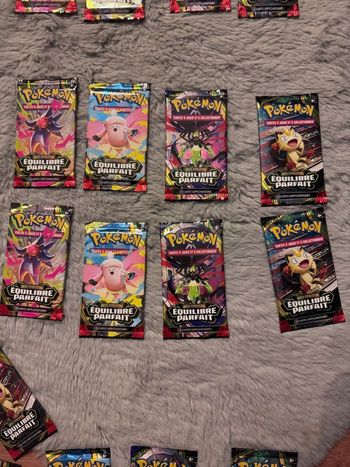 Lot 8 booster Pokémon équilibre parfait 