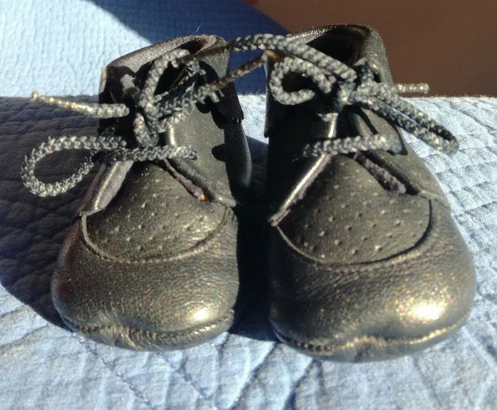 Jolis petits chaussons en cuir
