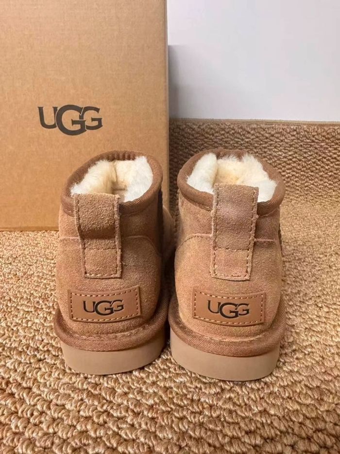 Ugg Classic Ultra Mini Boot taille 40 - photo numéro 4