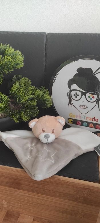 doudou tom & Zoé ours gris blanc marron étoiles  Carré Beige Plat Sourire