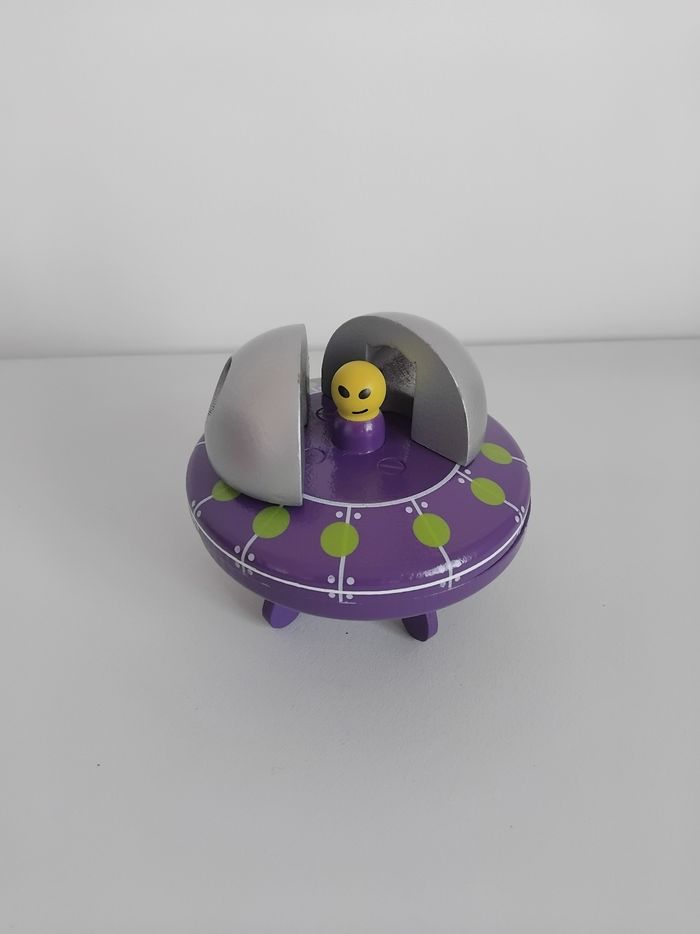 Puzzle  en Bois 3D aimanté Soucoupe Volante Kit Magnet Complet JANOD 🛸 - photo numéro 2