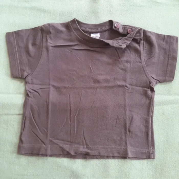 Lot de 4 t-shirts Decathlon et autre 12 mois - photo numéro 7