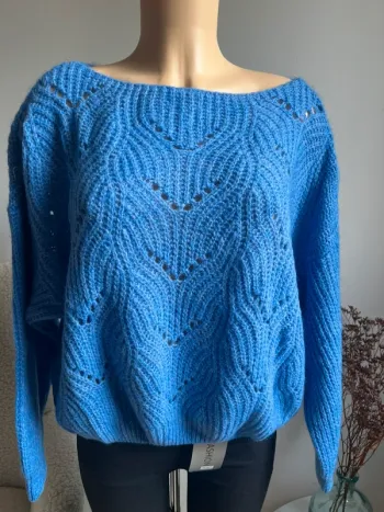 Pull bleu ajouré avec laine