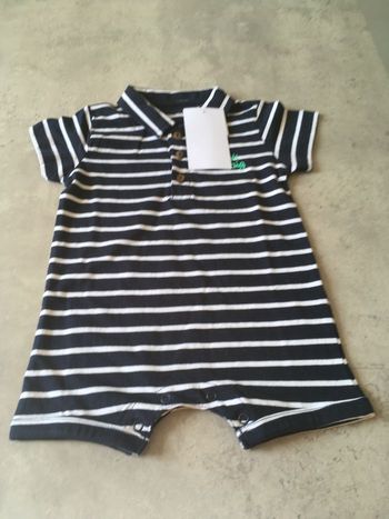 Combi short bébé taille 9 mois neuve marque Vertbaudet