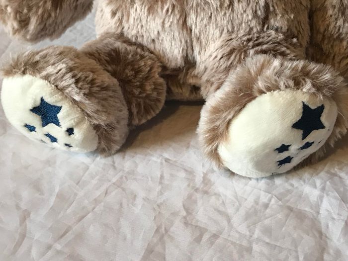 Petit Ourson Brun Ruban Bleu Nuit Etoiles Bleues Nuit Sous Pattes Peluche Petits Enfants Bébés - photo numéro 5