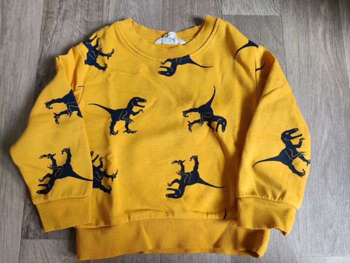 Sweat taille 18/24 mois dinosaure