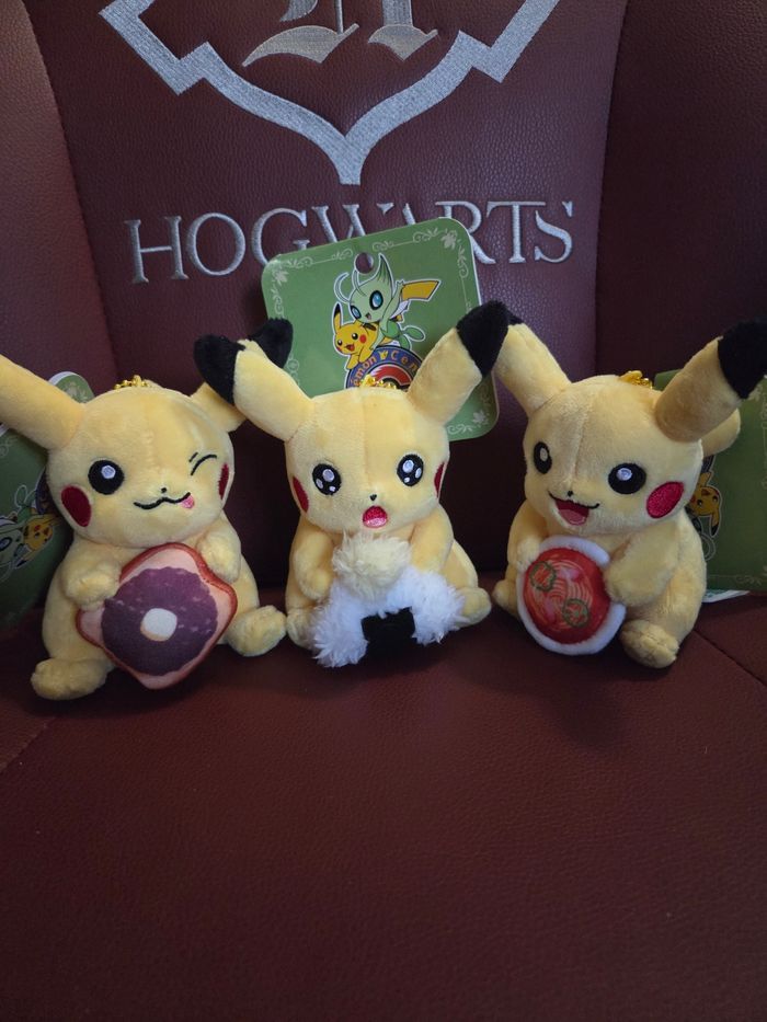 Lot de 3 peluches Pikachu Édition Limitée Pokémon Center Nagoya