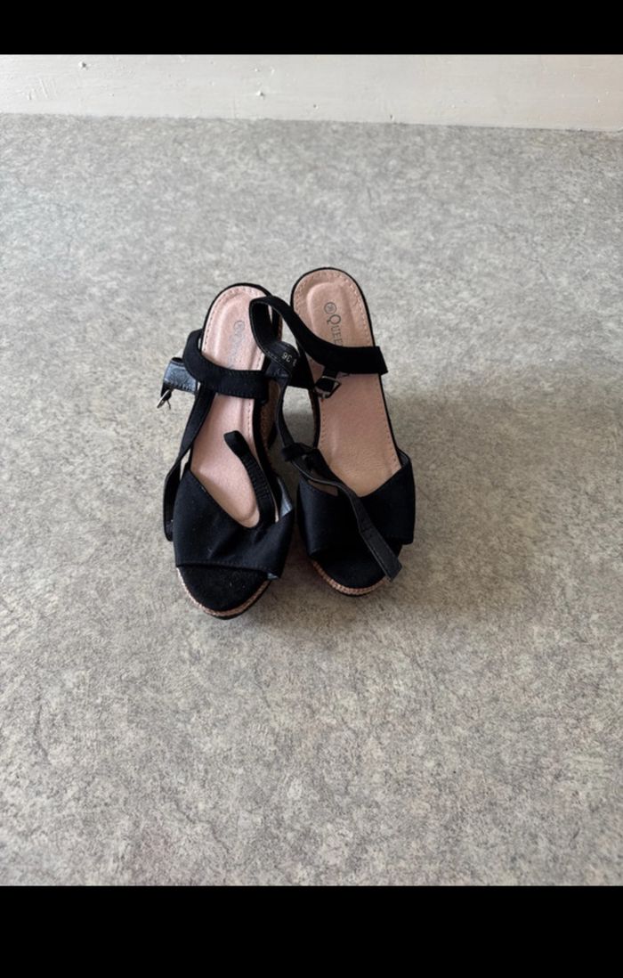 Chaussure à talon compensées femme