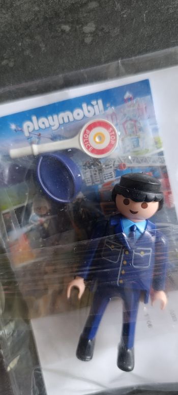 Playmobil policier neuf