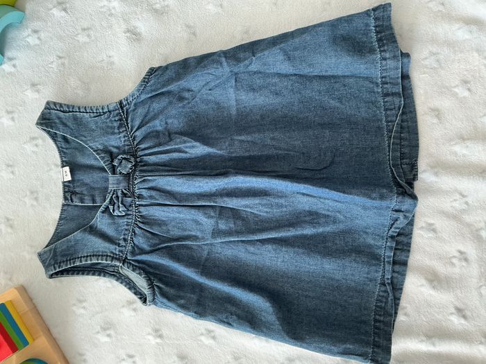 robe sans manches en jean léger bleu ouverture totale au dos 6 mois - photo numéro 4