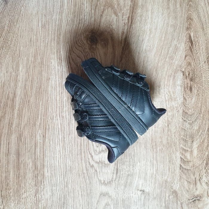 ⭐ Baskets Superstar Adidas en cuir a scratch noir pointure 21 ⭐ - photo numéro 5