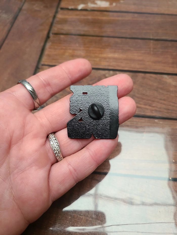 Pin's années 1990 - photo numéro 2