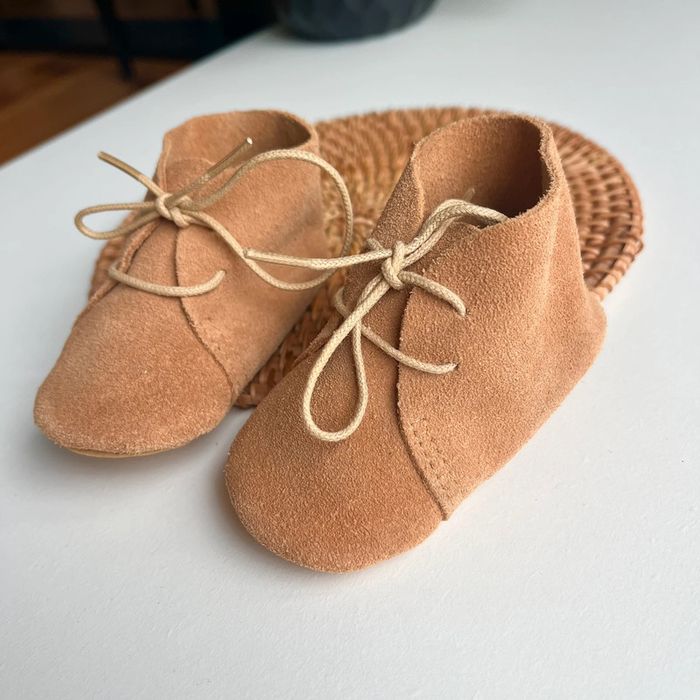 Chausson chaussures souple bébé à lacets - photo numéro 3