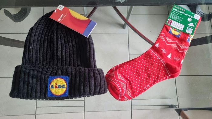 Lot bonnet noir et chaussettes lidl