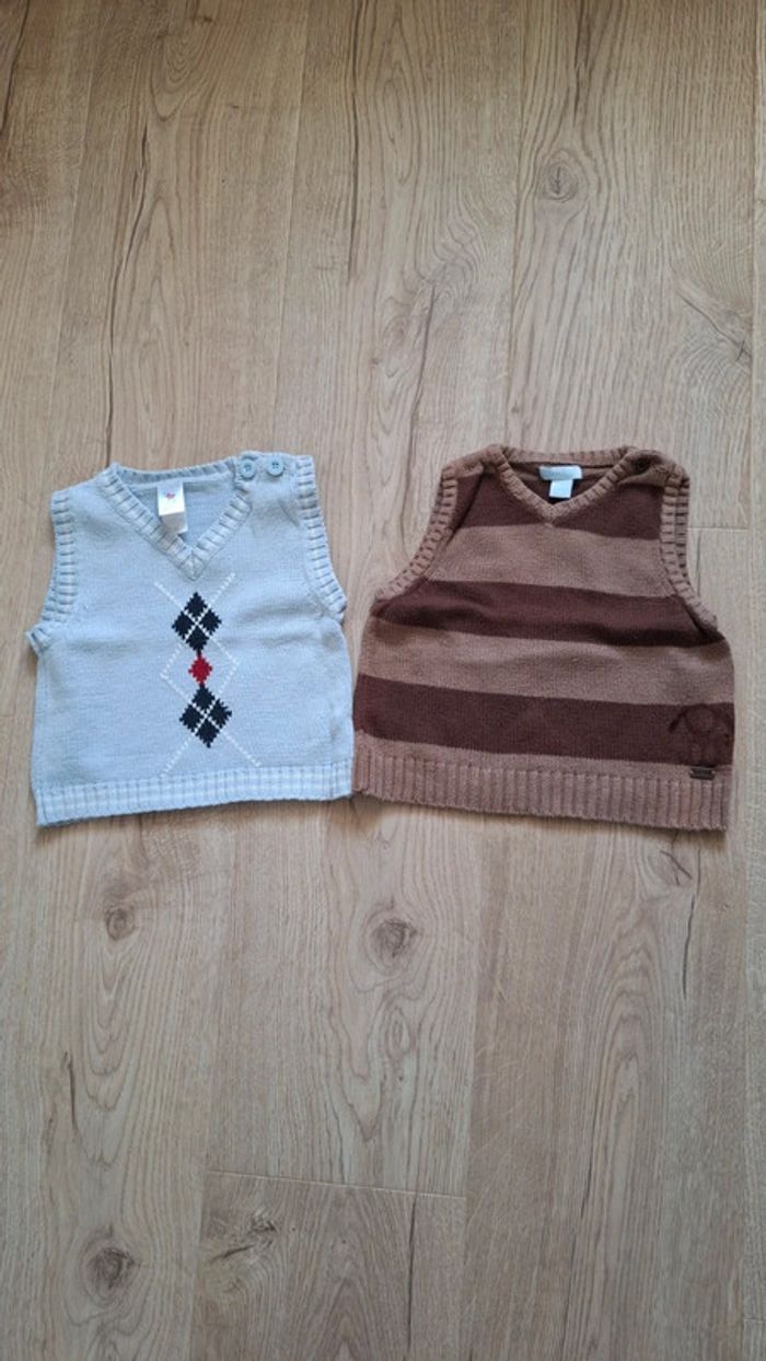 Lot 2 pulls sans manche 12mois